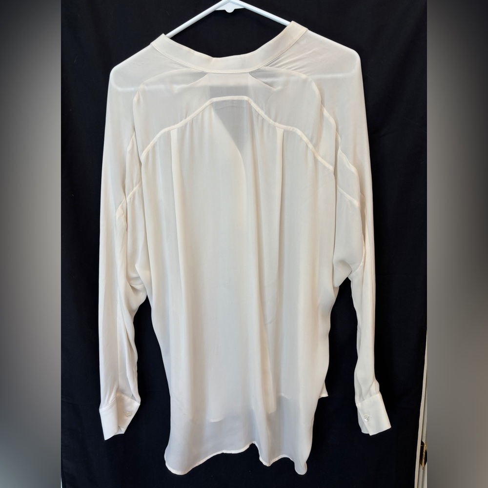 Vince 100% Silk Cream Women's LS Blouse Size Medium RN #106730 Oversized - Picture 2 of 8